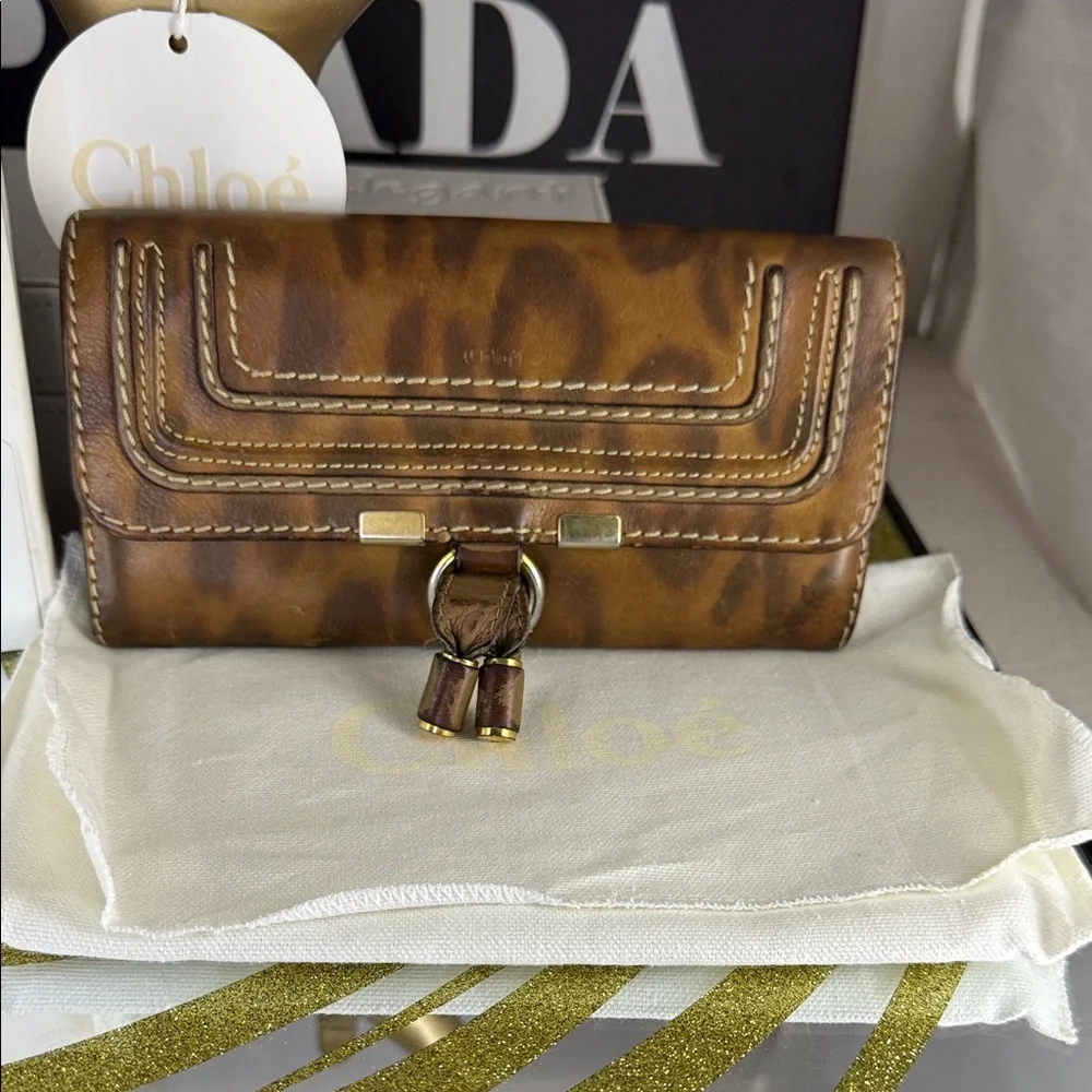 Chloe Brown Leather Wallet with Gold Details - Picture 5 of 10